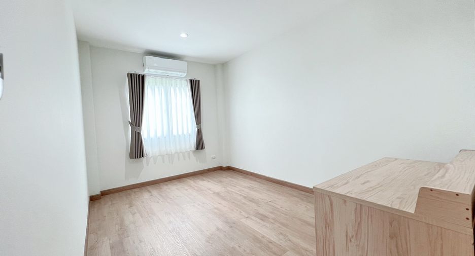 For rent 4 bedrooms house in San Kamphaeng, Chiang Mai