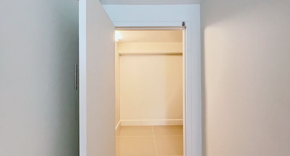 For rent 4 bedrooms house in San Kamphaeng, Chiang Mai