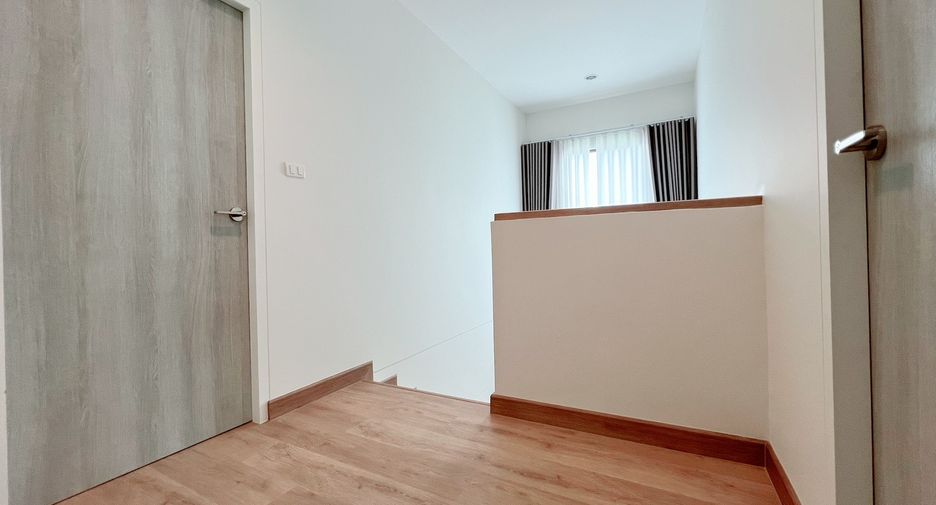 For rent 4 bedrooms house in San Kamphaeng, Chiang Mai