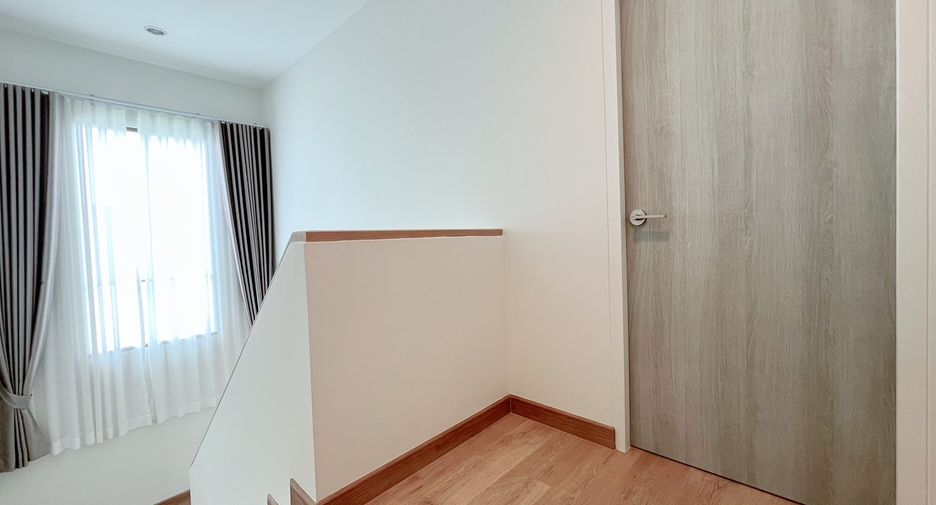 For rent 4 bedrooms house in San Kamphaeng, Chiang Mai