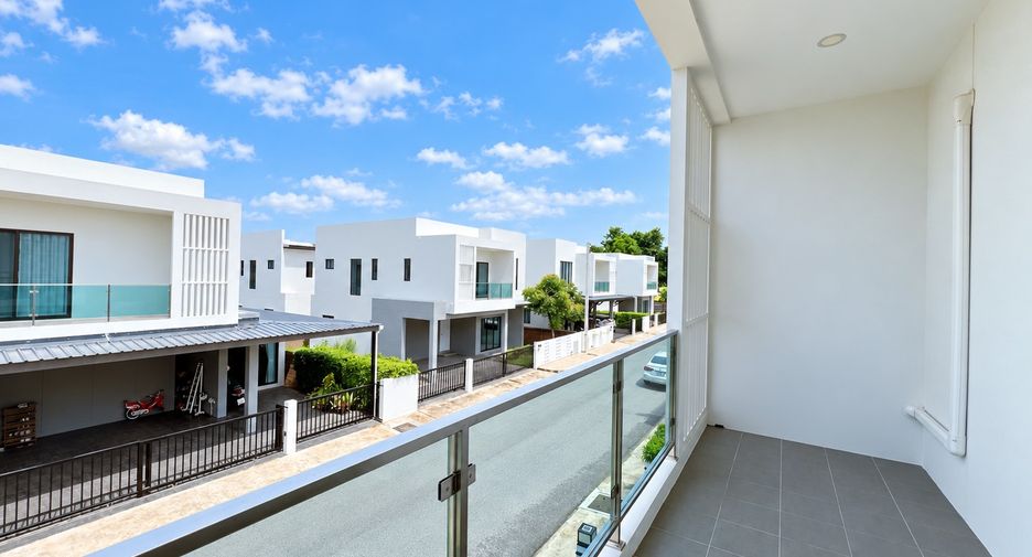 For rent 4 bedrooms house in San Kamphaeng, Chiang Mai