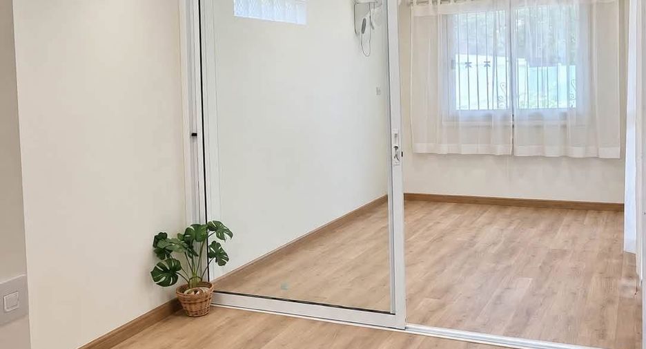 For rent 2 bedrooms house in Si Racha, Chonburi
