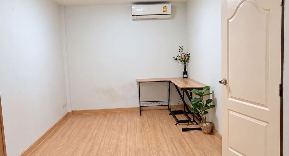 For rent 2 bedrooms house in Si Racha, Chonburi