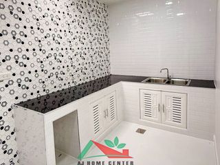 Casa adosada en venta de 2 habitaciones en Thanyaburi, Pathum Thani