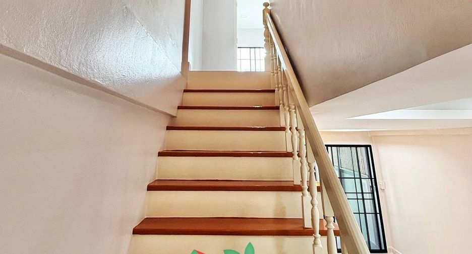 Casa adosada en venta de 2 habitaciones en Thanyaburi, Pathum Thani