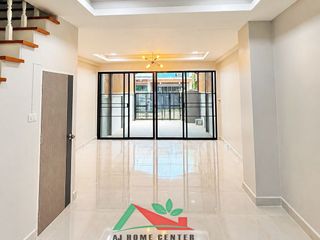 Casa adosada en venta de 2 habitaciones en Thanyaburi, Pathum Thani