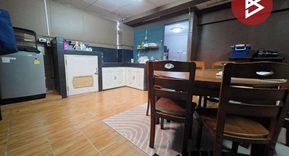 For sale 5 bedrooms townhouse in Don Mueang, Bangkok
