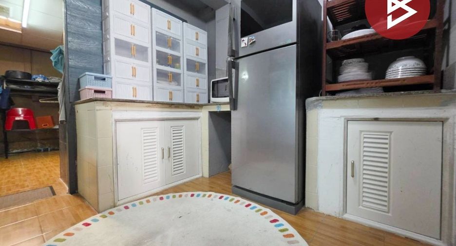 For sale 5 bedrooms townhouse in Don Mueang, Bangkok