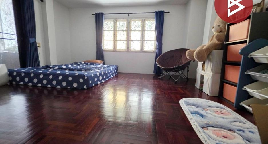 For sale 5 bedrooms townhouse in Don Mueang, Bangkok