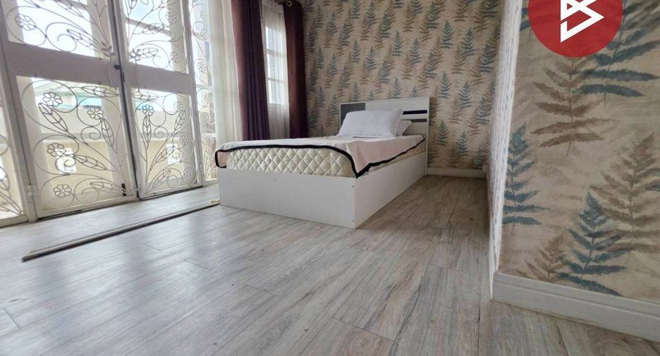 For sale 5 bedrooms townhouse in Don Mueang, Bangkok