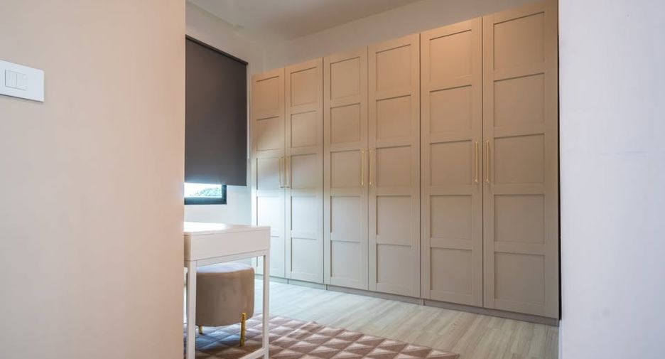 For rent 3 bedrooms townhouse in Suan Luang, Bangkok