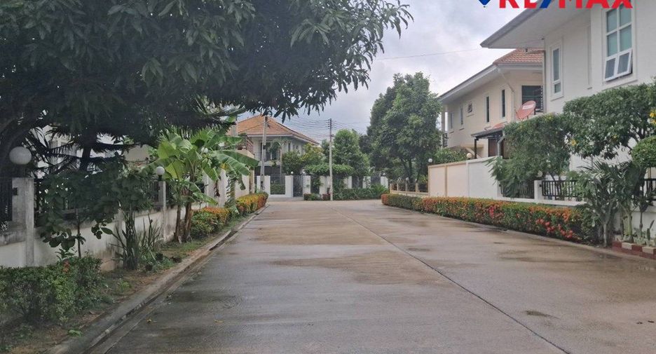 Haus zum Kauf mit 4 Zimmer in Bang Lamung, Chonburi