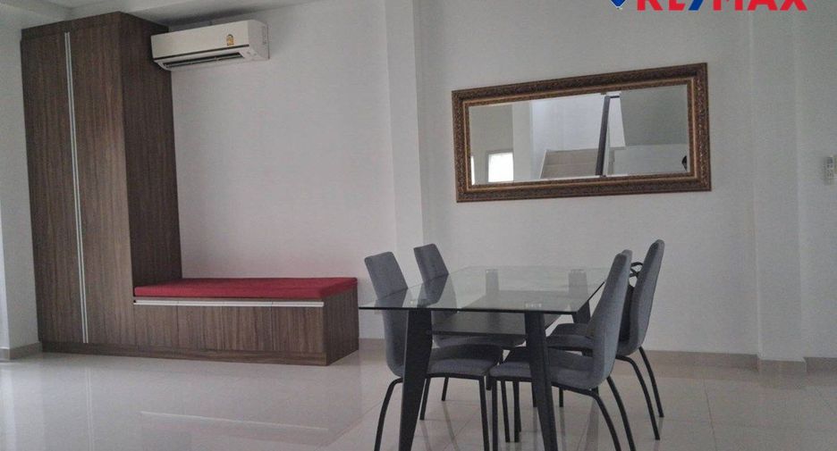 Haus zum Kauf mit 4 Zimmer in Bang Lamung, Chonburi