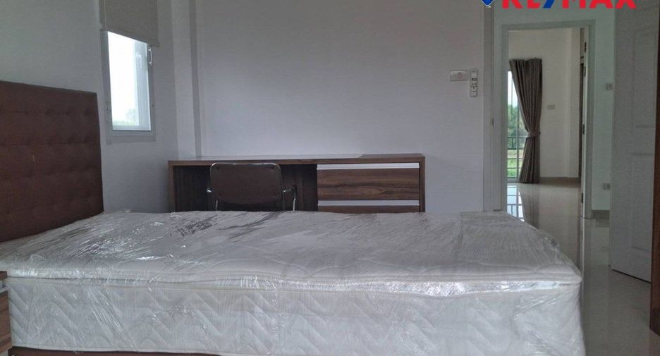 Haus zum Kauf mit 4 Zimmer in Bang Lamung, Chonburi