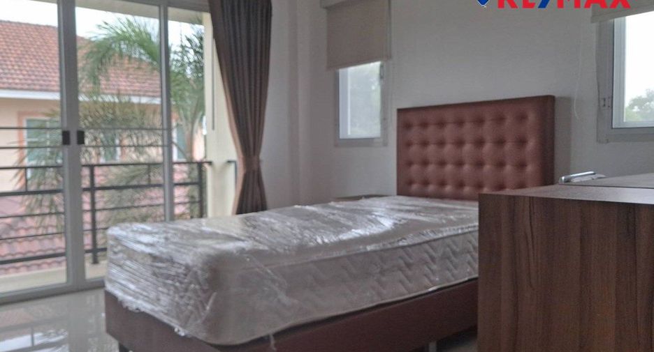 Haus zum Kauf mit 4 Zimmer in Bang Lamung, Chonburi