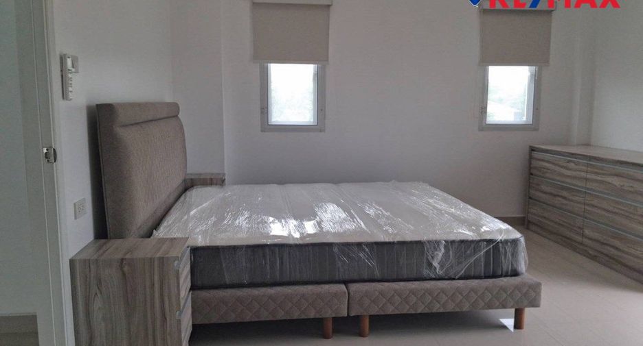 Haus zum Kauf mit 4 Zimmer in Bang Lamung, Chonburi