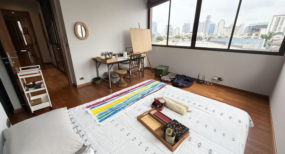 For sale 5 bedrooms house in Watthana, Bangkok