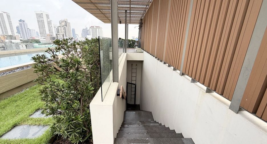 For sale 5 bedrooms house in Watthana, Bangkok