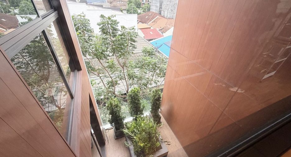 For sale 5 bedrooms house in Watthana, Bangkok