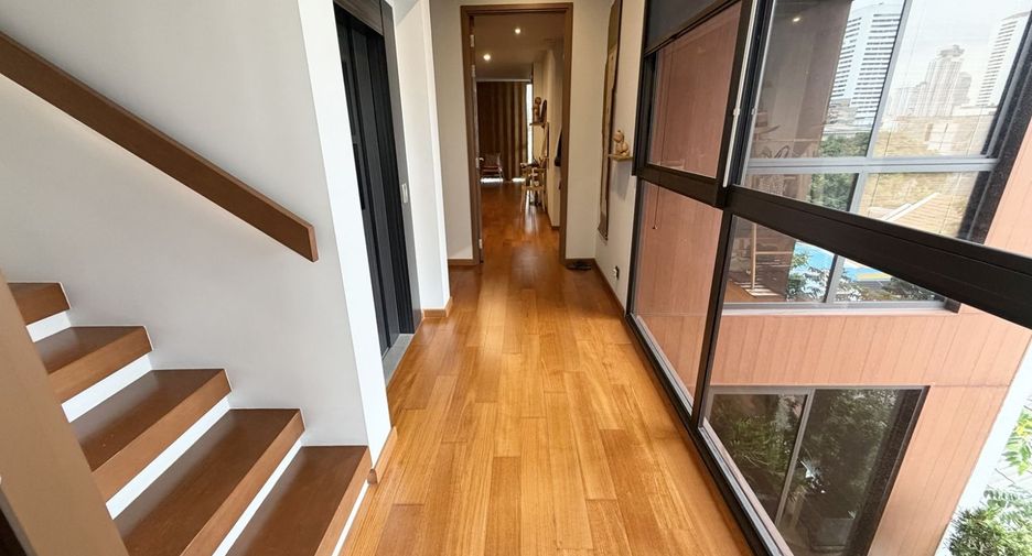 For sale 5 bedrooms house in Watthana, Bangkok