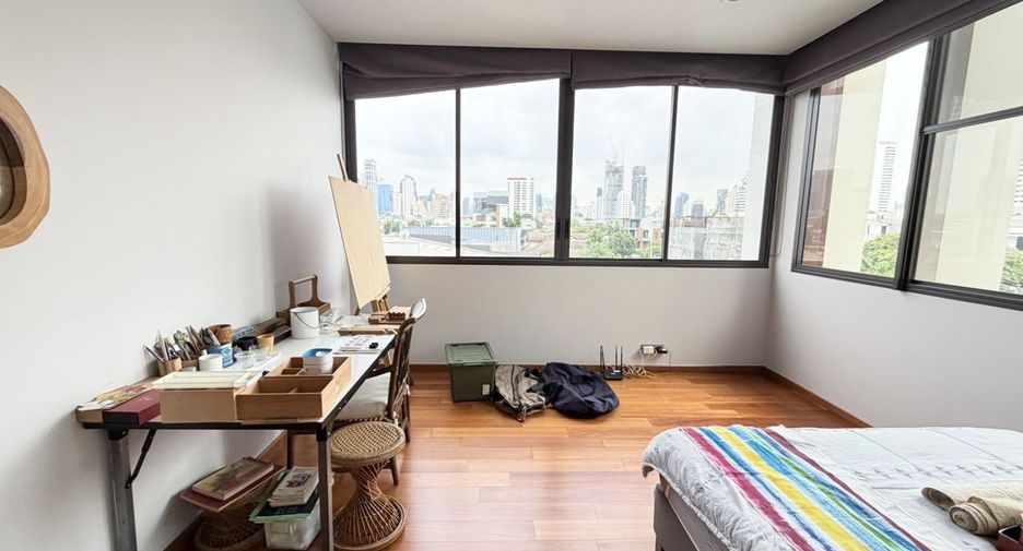 For sale 5 bedrooms house in Watthana, Bangkok
