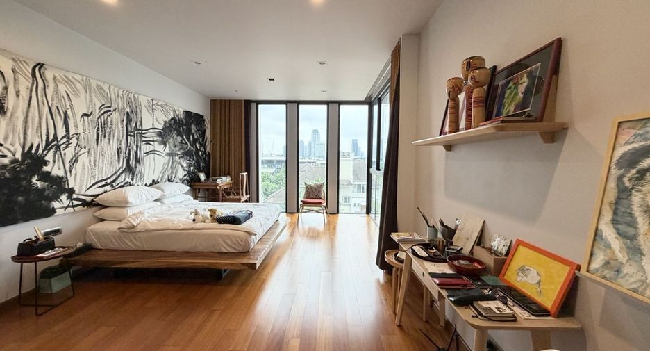 For sale 5 bedrooms house in Watthana, Bangkok