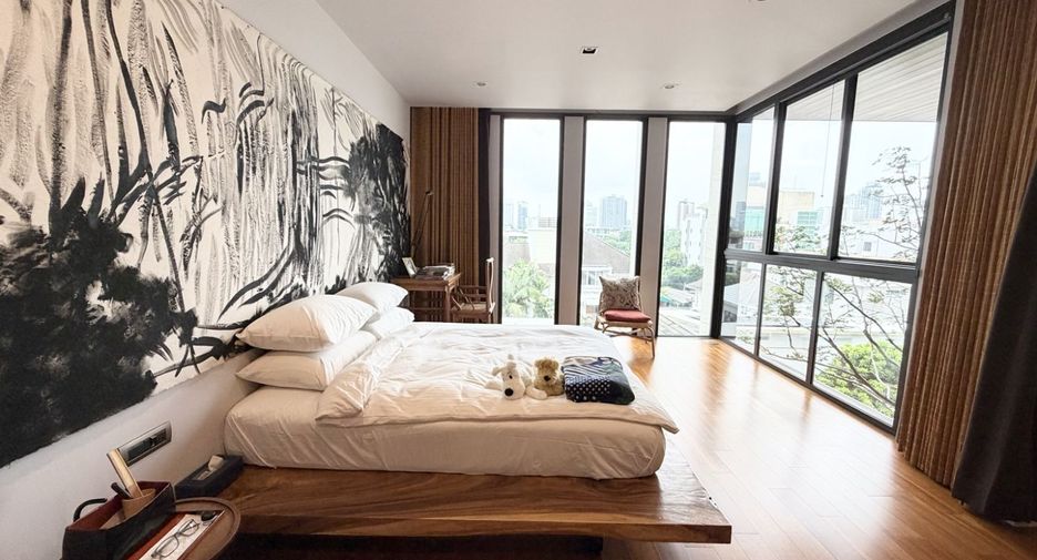 For sale 5 bedrooms house in Watthana, Bangkok