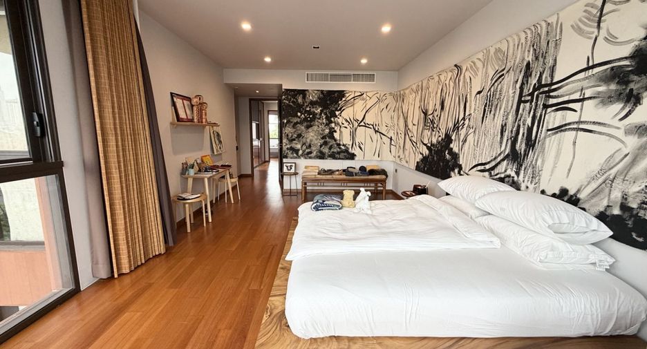 For sale 5 bedrooms house in Watthana, Bangkok