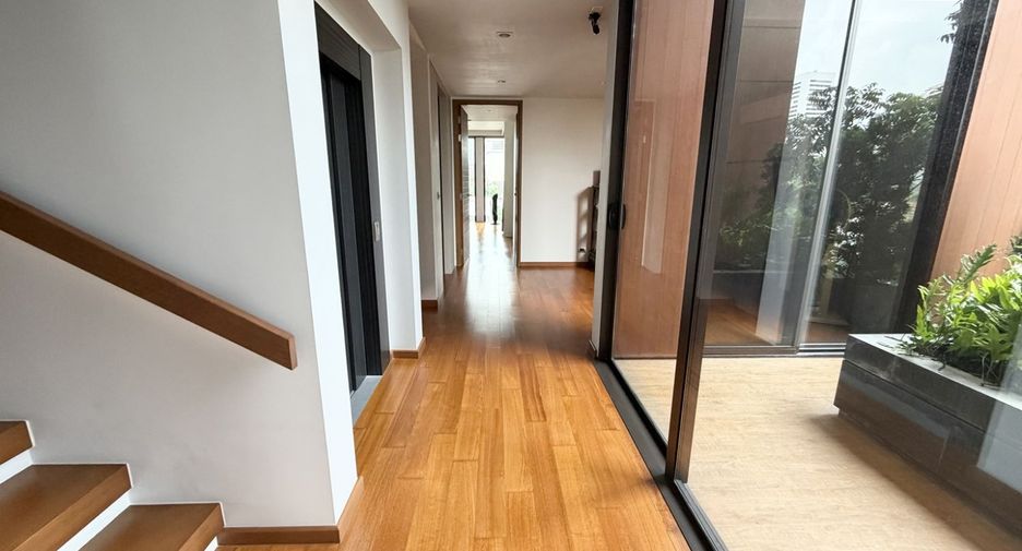 For sale 5 bedrooms house in Watthana, Bangkok