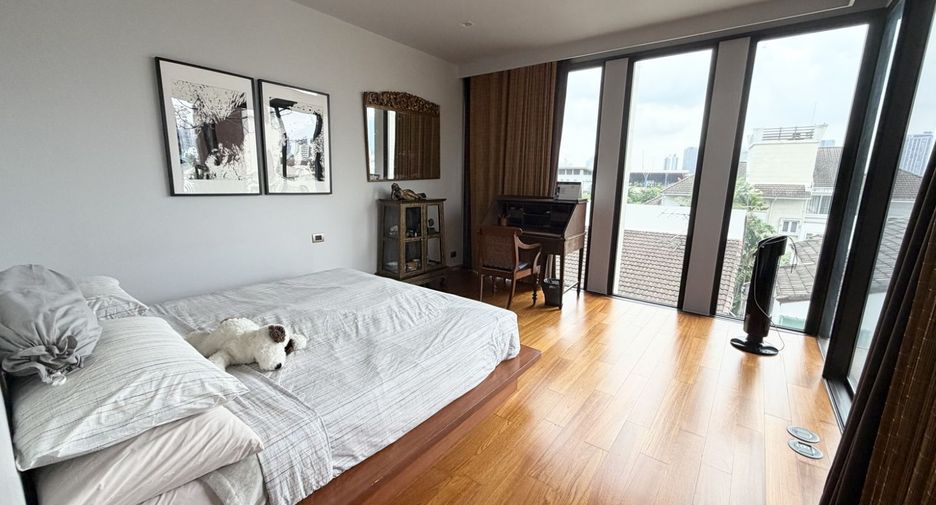For sale 5 bedrooms house in Watthana, Bangkok