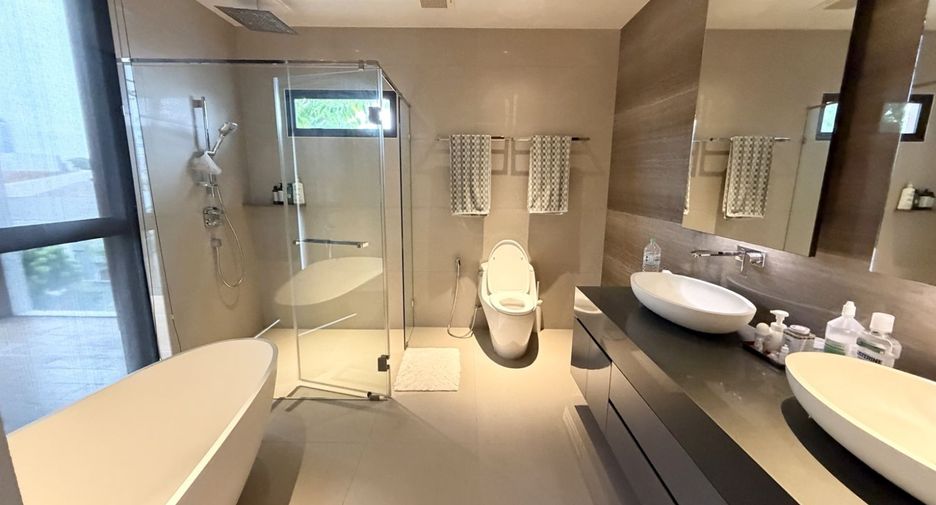 For sale 5 bedrooms house in Watthana, Bangkok
