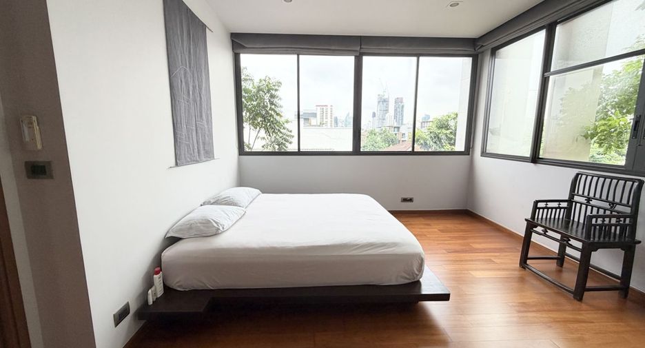 For sale 5 bedrooms house in Watthana, Bangkok