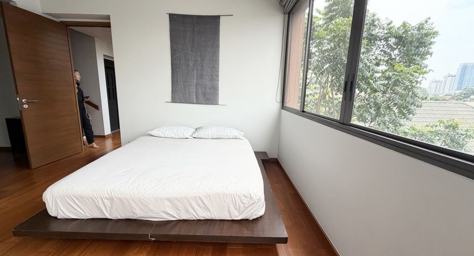 For sale 5 bedrooms house in Watthana, Bangkok