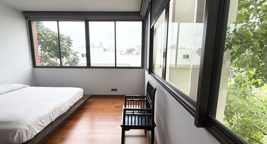 For sale 5 bedrooms house in Watthana, Bangkok