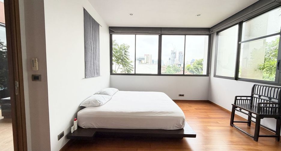 For sale 5 bedrooms house in Watthana, Bangkok
