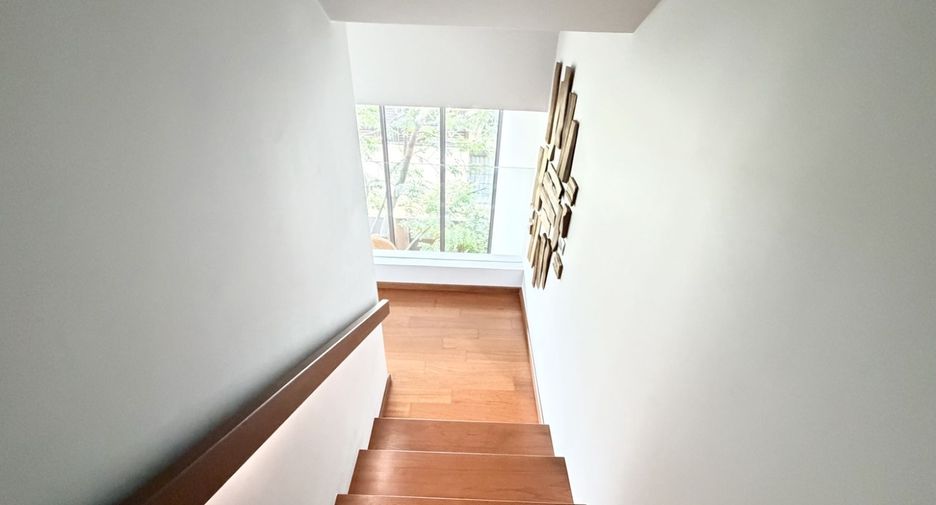 For sale 5 bedrooms house in Watthana, Bangkok