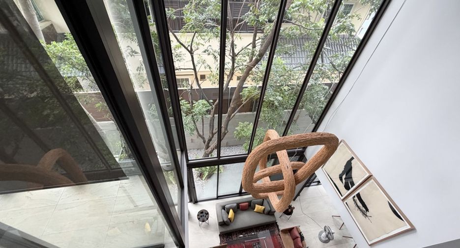 For sale 5 bedrooms house in Watthana, Bangkok