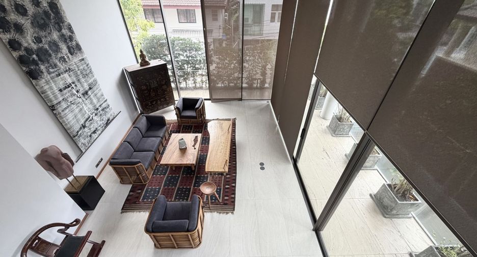 For sale 5 bedrooms house in Watthana, Bangkok