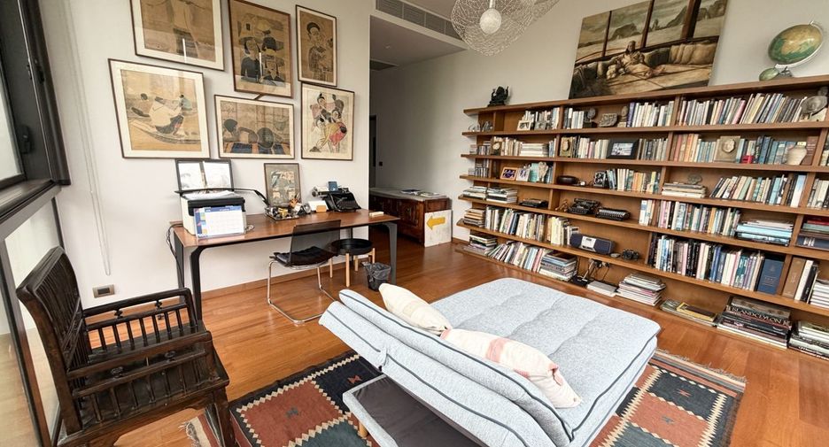 For sale 5 bedrooms house in Watthana, Bangkok