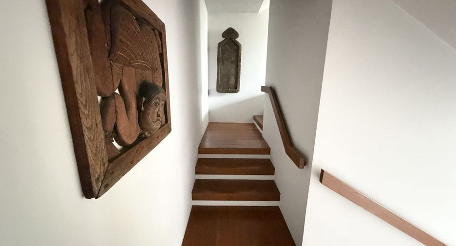 For sale 5 bedrooms house in Watthana, Bangkok