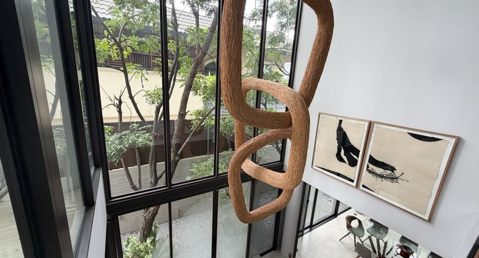 For sale 5 bedrooms house in Watthana, Bangkok