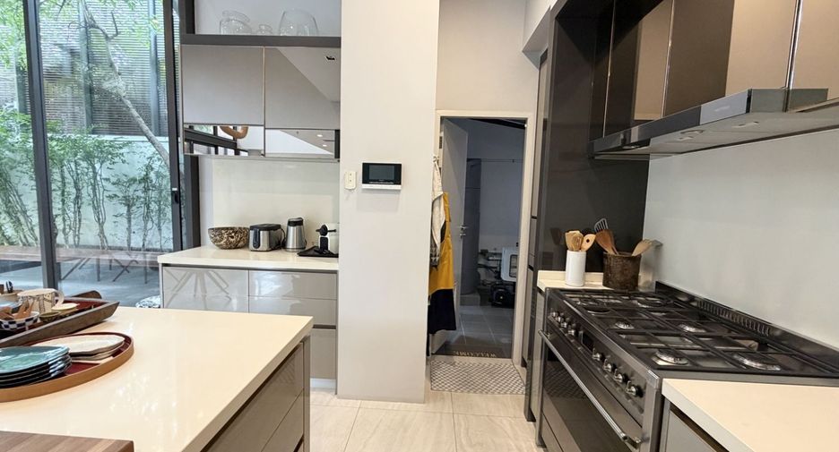 For sale 5 bedrooms house in Watthana, Bangkok