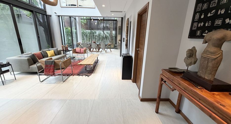 For sale 5 bedrooms house in Watthana, Bangkok