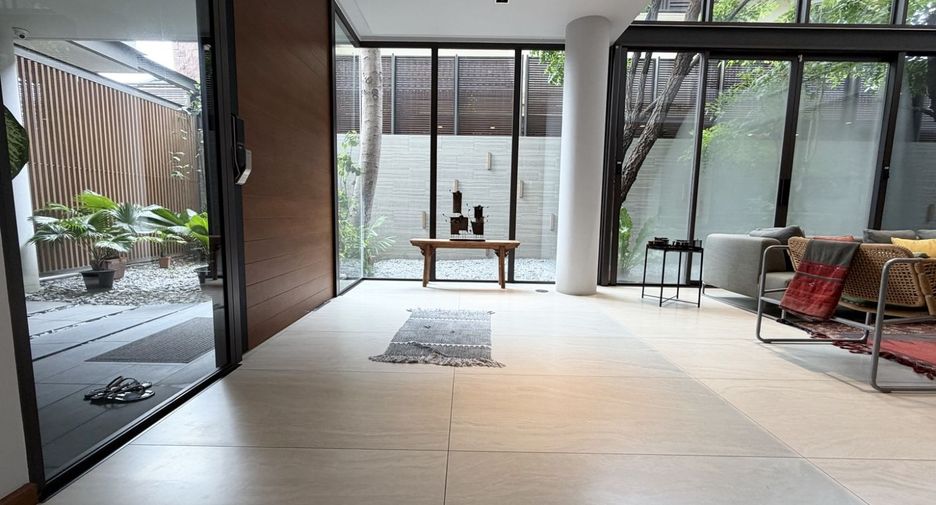 For sale 5 bedrooms house in Watthana, Bangkok