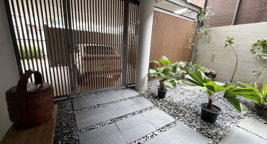 For sale 5 bedrooms house in Watthana, Bangkok
