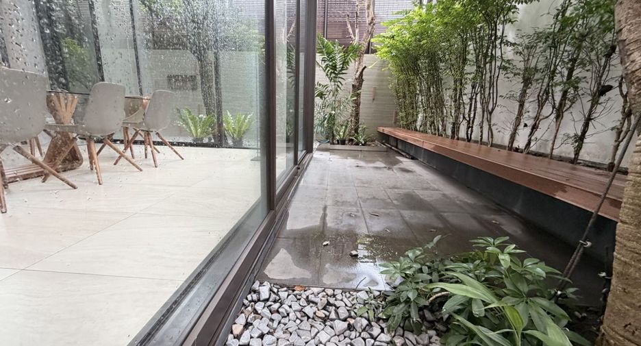 For sale 5 bedrooms house in Watthana, Bangkok
