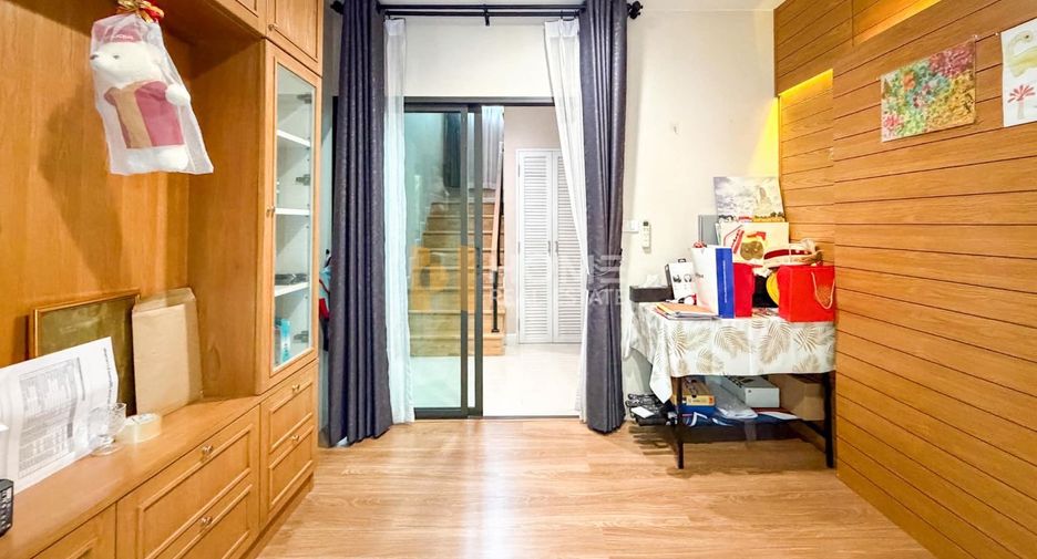Haus zum Kauf mit 4 Zimmer in Mueang Nonthaburi, Nonthaburi