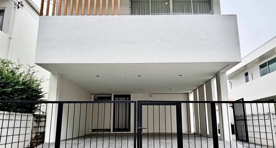 For rent 4 bedrooms villa in Saphan Sung, Bangkok