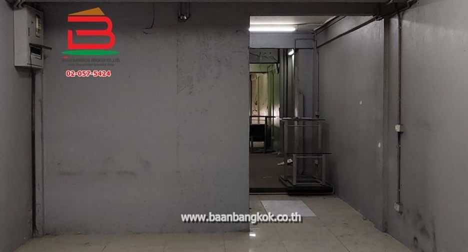 For rent and for sale 4 bedrooms retail Space in Sai Mai, Bangkok