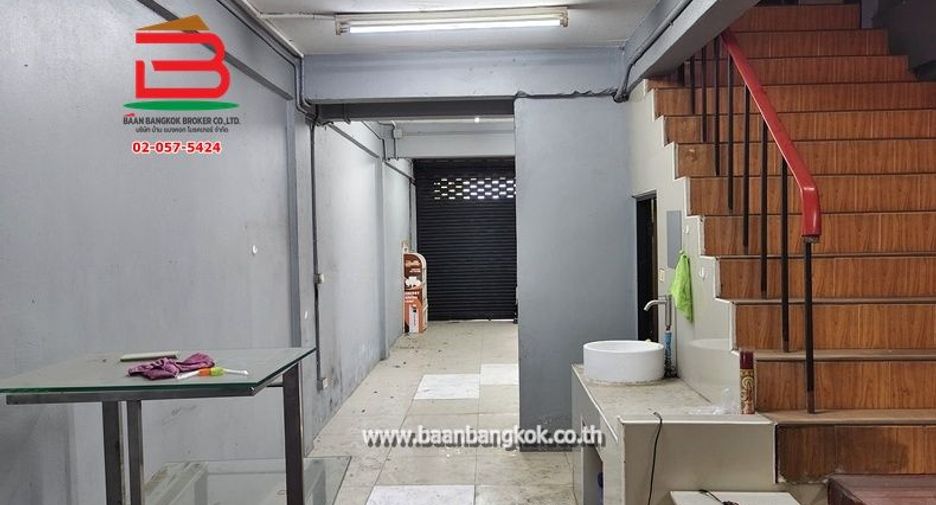 For rent and for sale 4 bedrooms retail Space in Sai Mai, Bangkok
